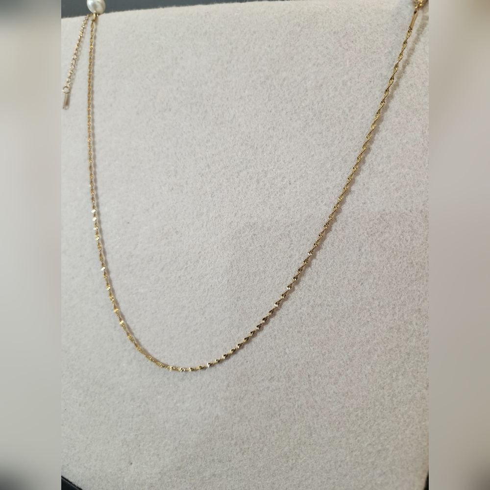 Elegant 18K Gold Water Wave Chain Necklace - Picture 4 of 4